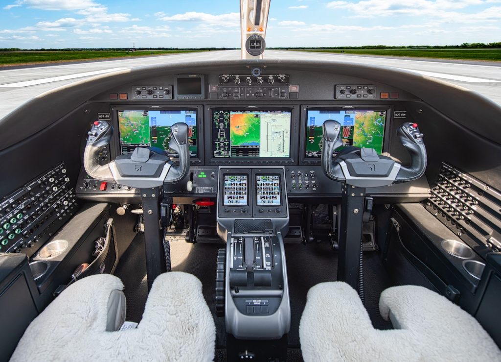 2015 Citation M2 525-0900 interior cockpit - Cessna